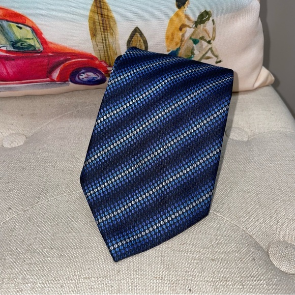 Alberto Zerra Blue/White Print Silk Tie One Size 

Excellent Condition - Picture 2 of 10